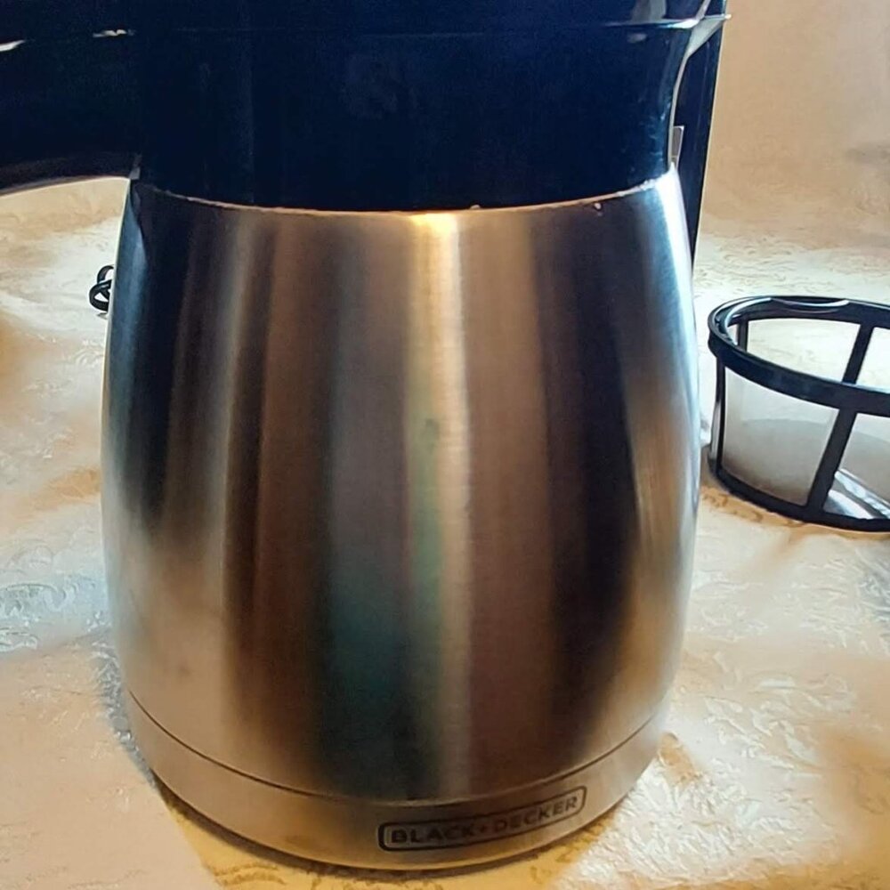 Black & Decker 12 Cup Programable Coffee Pot 2 Piece Fliter Like New - Picture 4 of 6